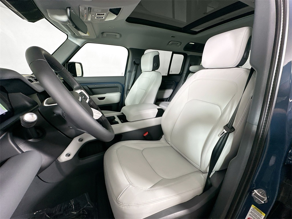 2025 Land Rover Defender 110 X-Dynamic SE photo 10
