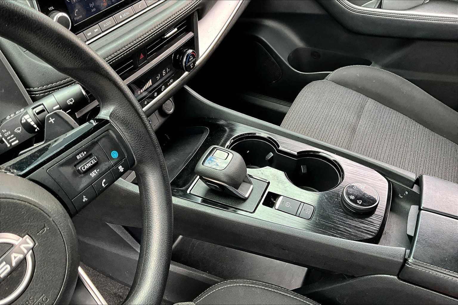 2023 Nissan Rogue SV photo 14