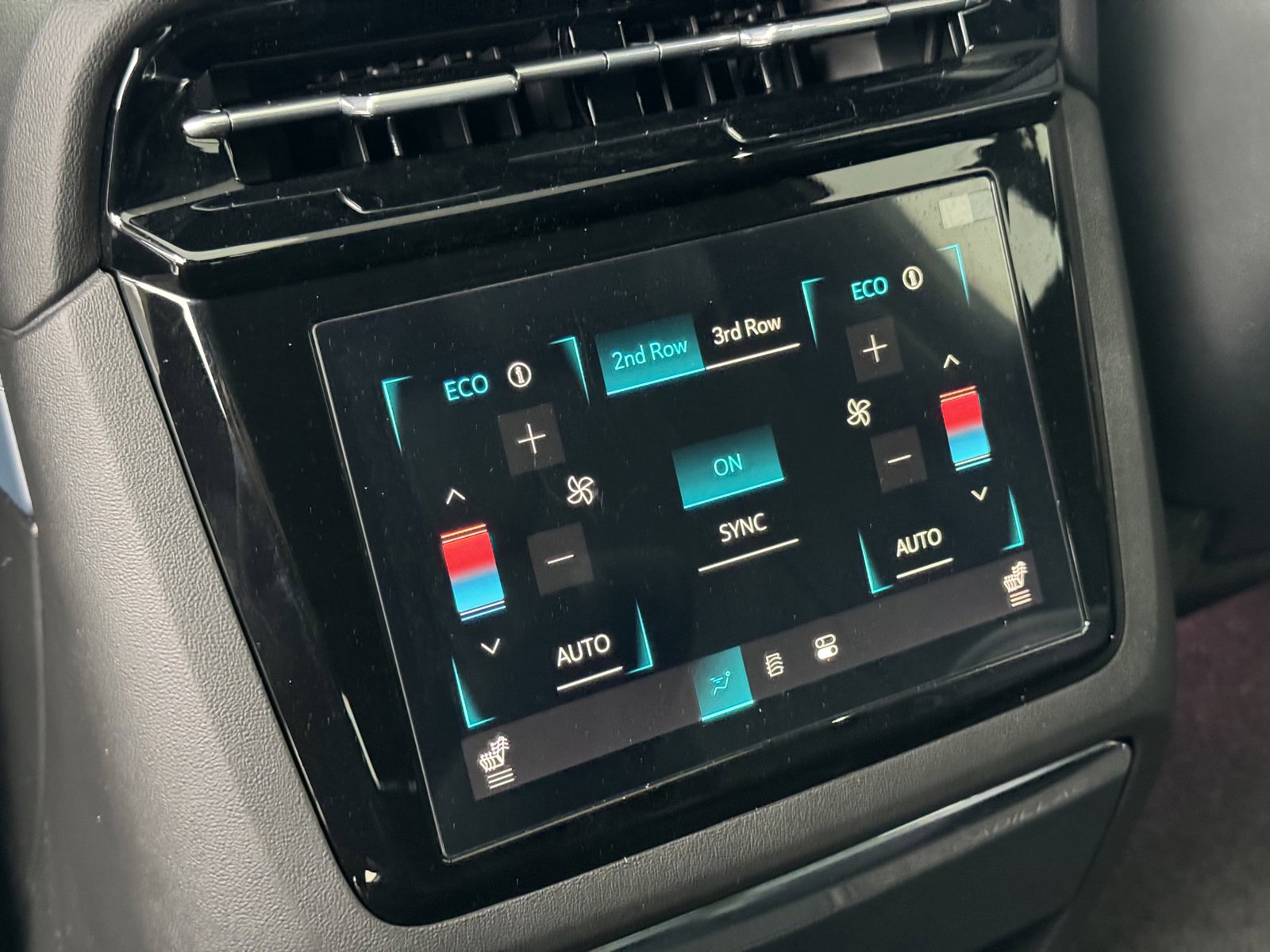 2025 Cadillac Escalade IQ Sport photo 3