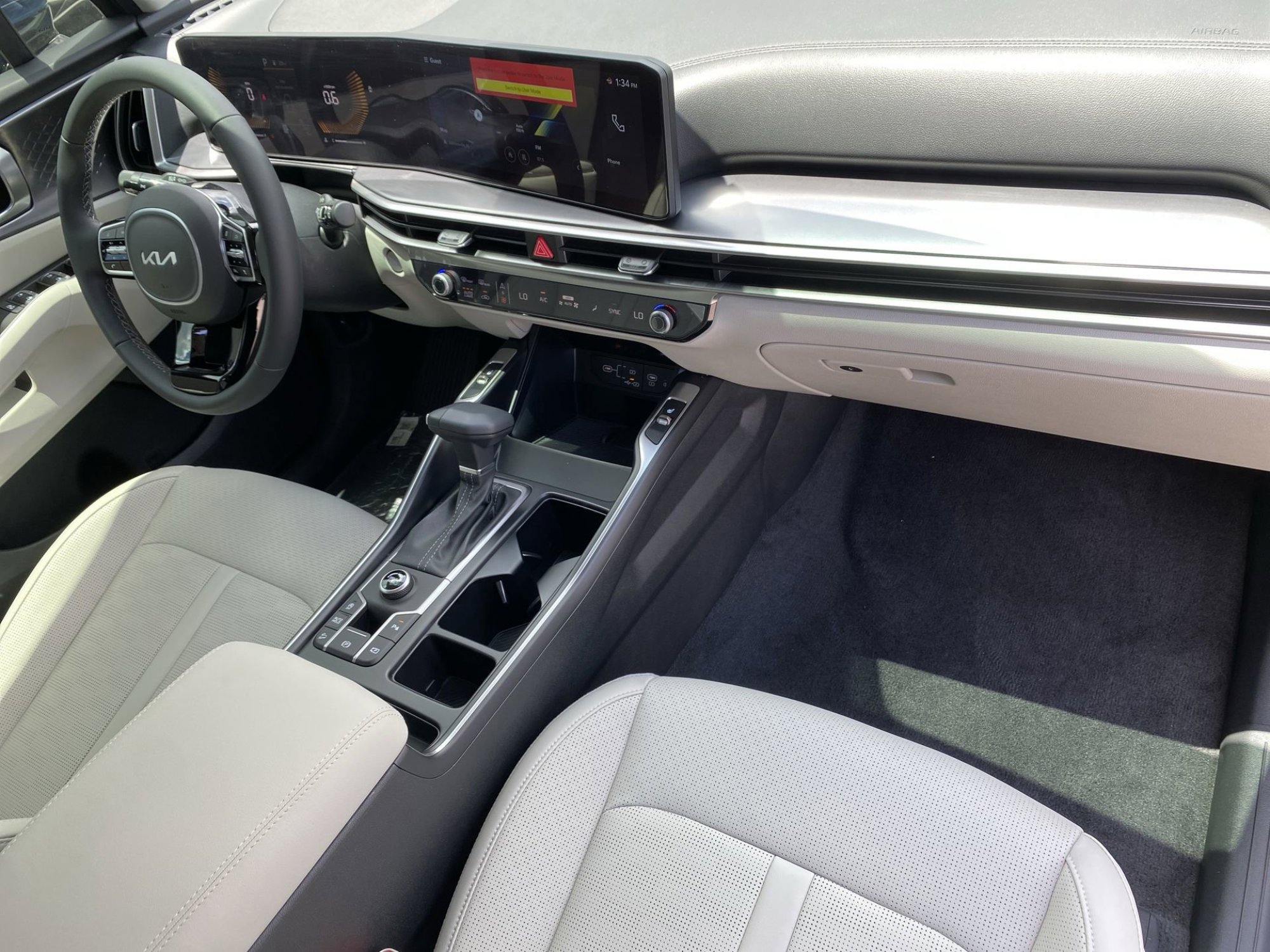 2025 Kia Sorento S photo 8