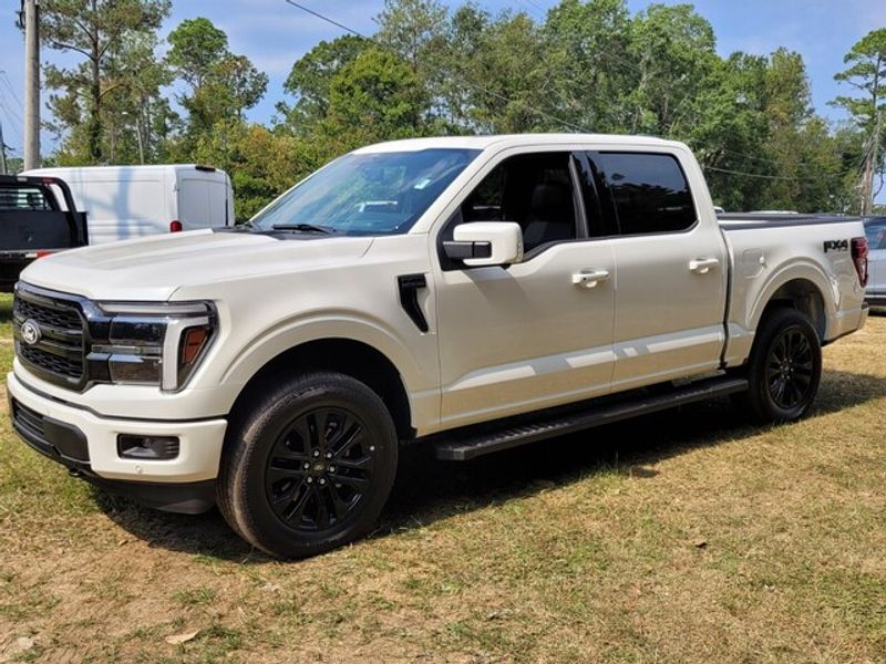 2025 Ford F-150 Lariat photo 3