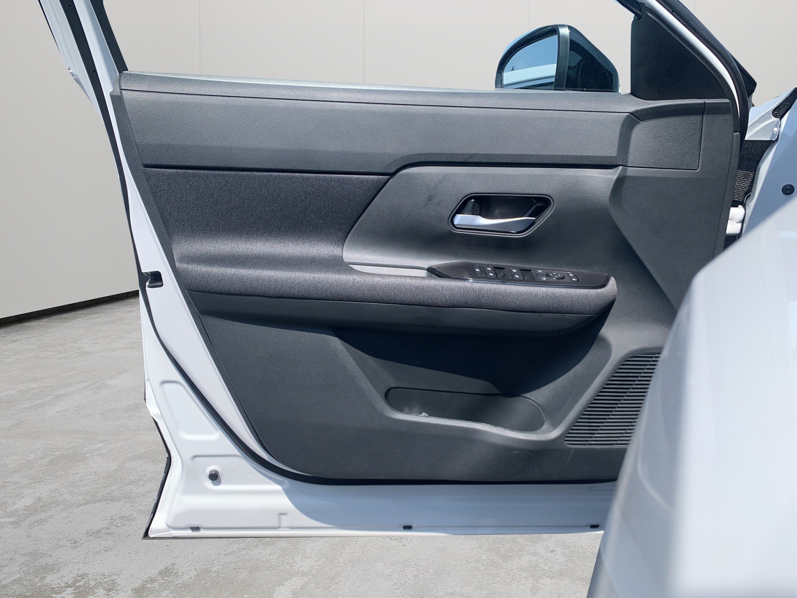 2025 Nissan Kicks SV photo 10