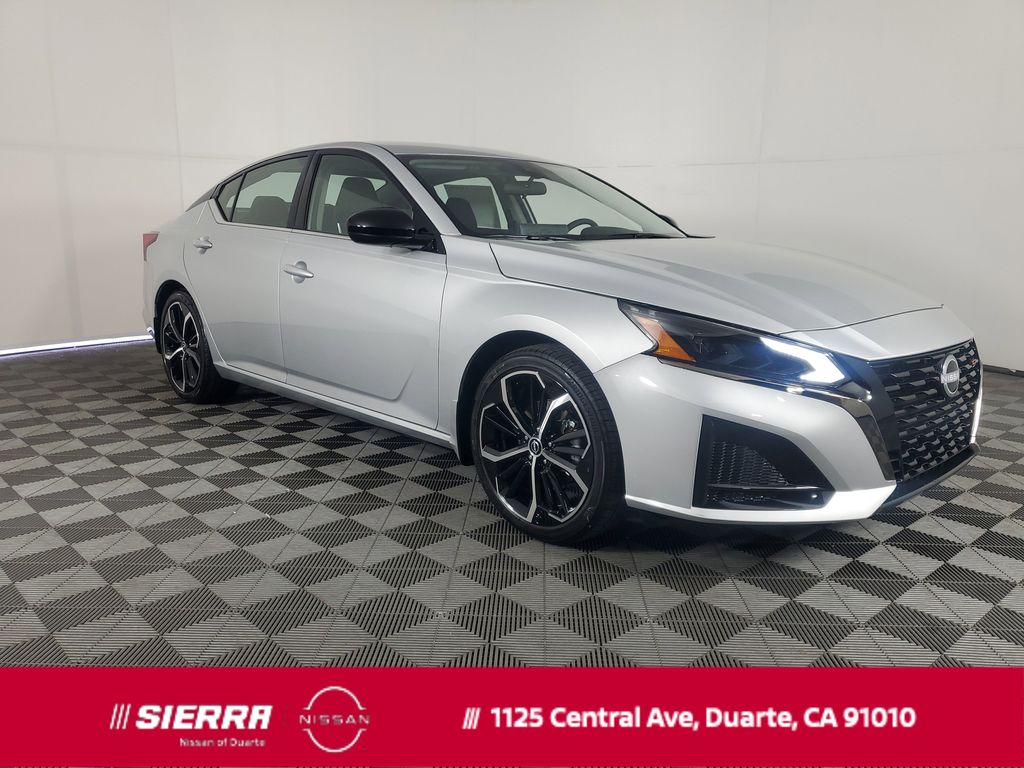 2025 Nissan Altima SR's photo