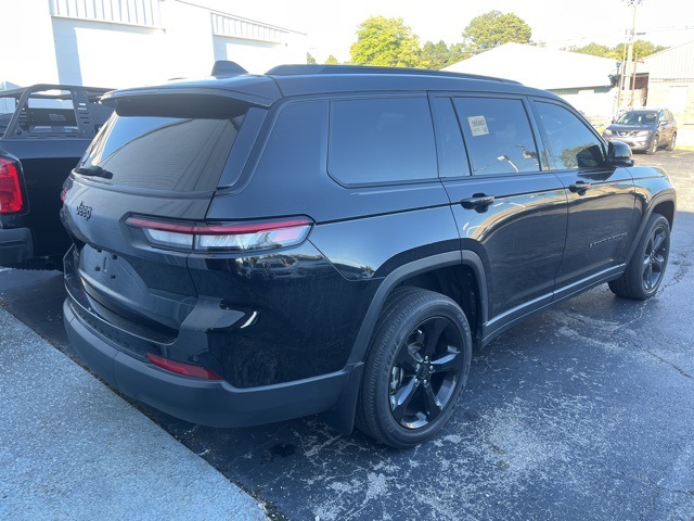 2022 Jeep Grand Cherokee Altitude photo 3