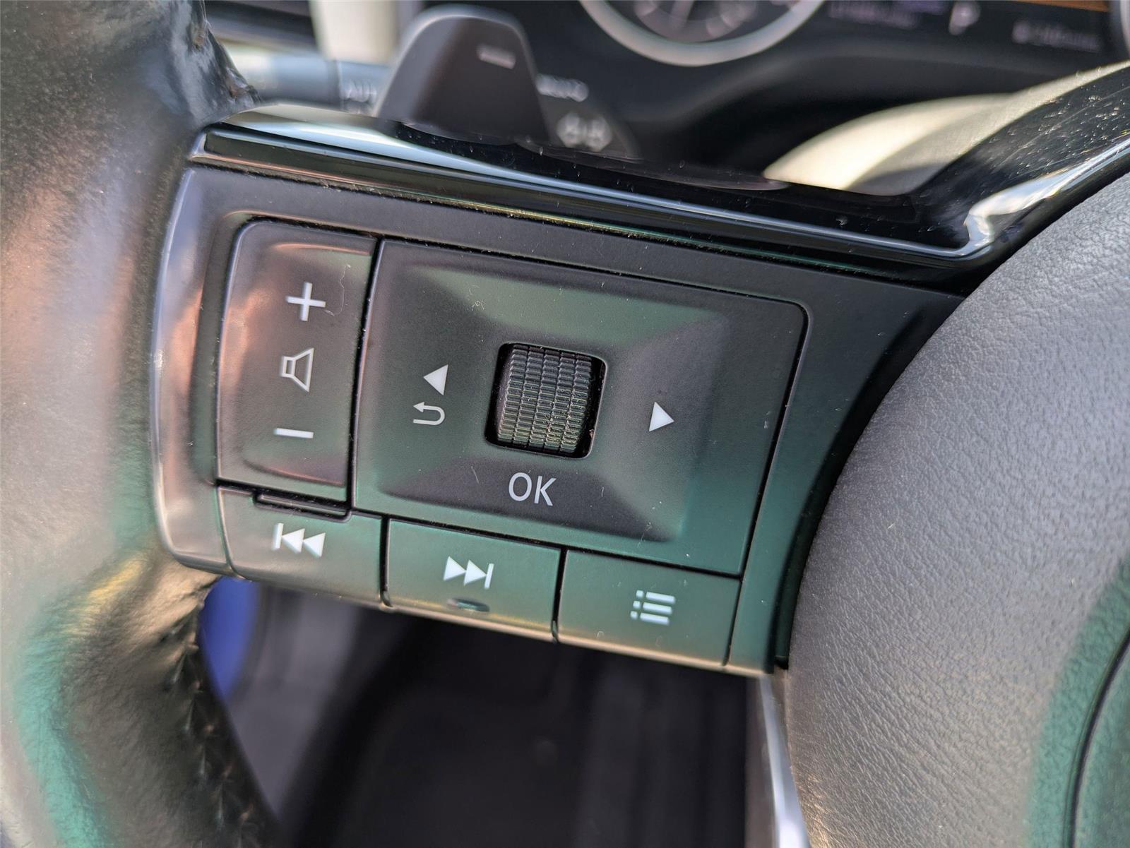 2022 Nissan Rogue SV photo 15