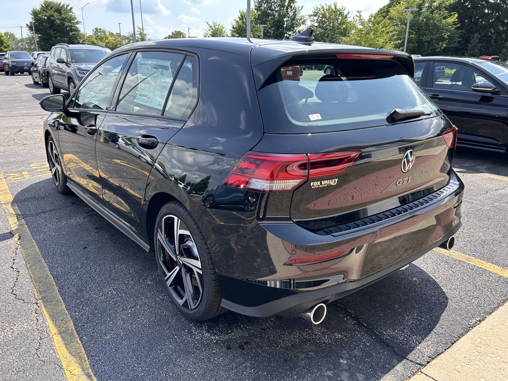 2025 Volkswagen Golf GTI SE photo 4