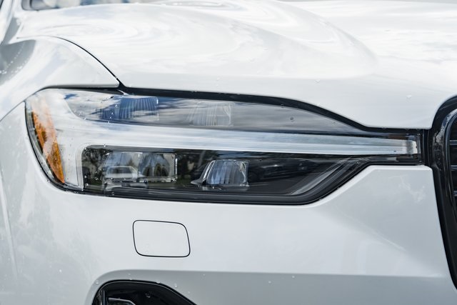 2025 Volvo XC60 Hybrid T8 Plus photo 10