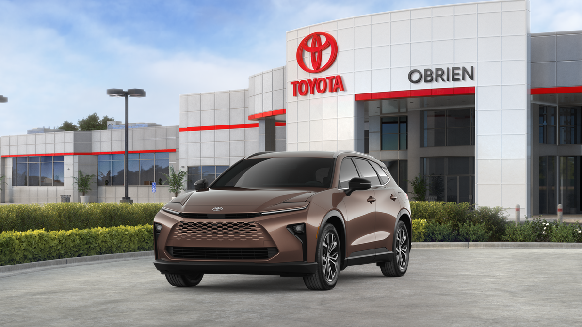 2025 Toyota Crown Signia XLE's photo