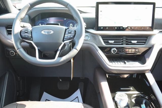 2025 Ford Explorer Platinum photo 2
