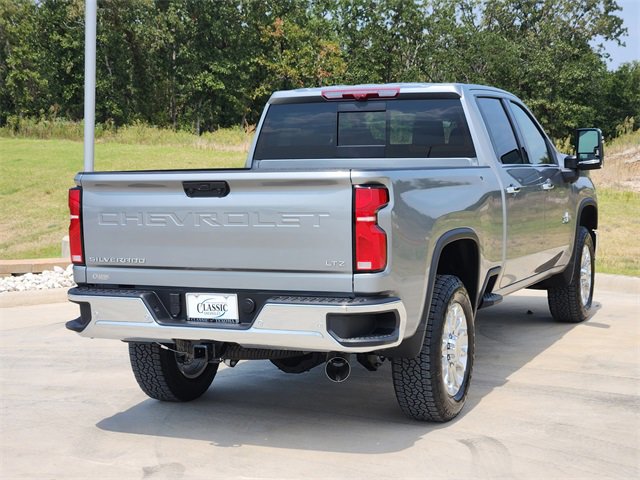 2025 Chevrolet Silverado 2500HD LTZ photo 4