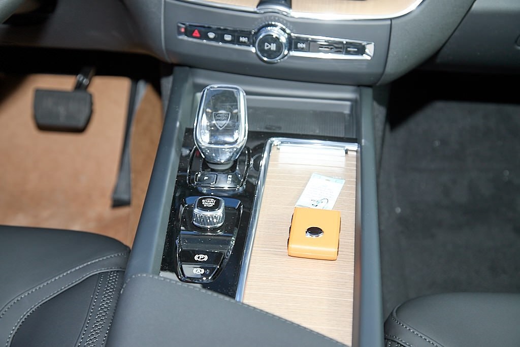 2026 VOLVO XC60 - Image 25