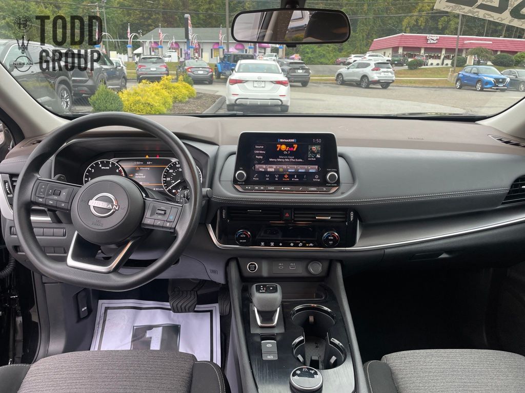 2022 Nissan Rogue SV photo 9