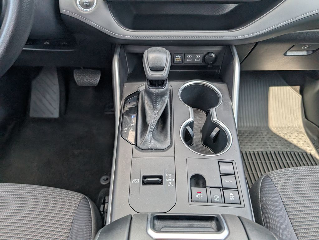 2023 Toyota Highlander L photo 17
