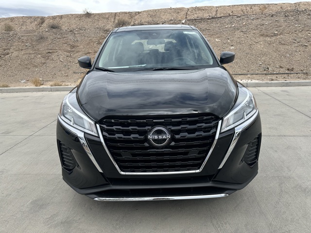 2025 Nissan Kicks Play S photo 2