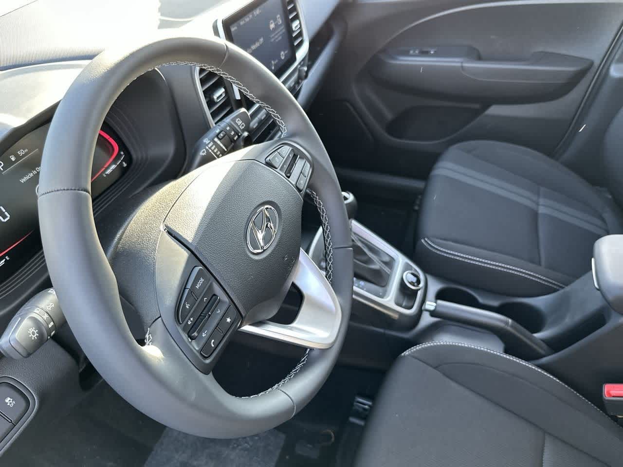 2025 Hyundai Venue SEL photo 13
