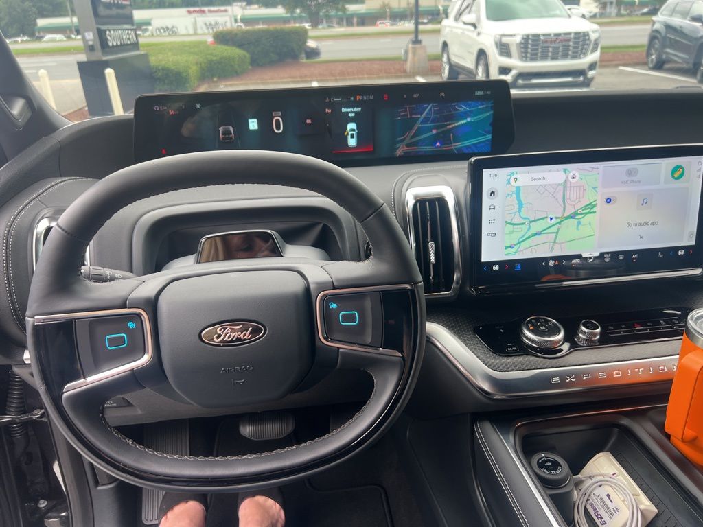 2025 Ford Expedition Platinum photo 2