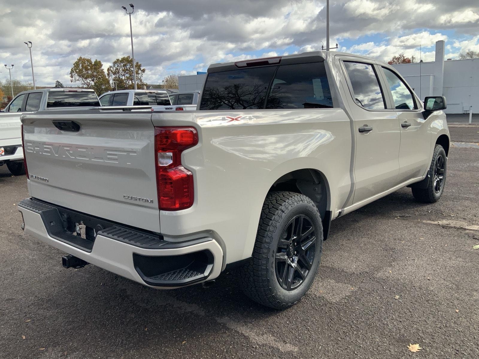 2026 Chevrolet Silverado 1500 Custom photo 4