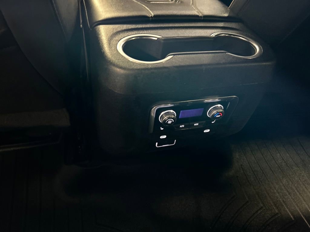 2022 Gmc Yukon XL SLT photo 16