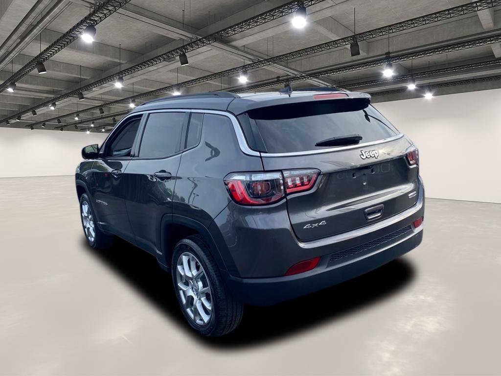 2022 Jeep Compass Latitude Lux photo 4