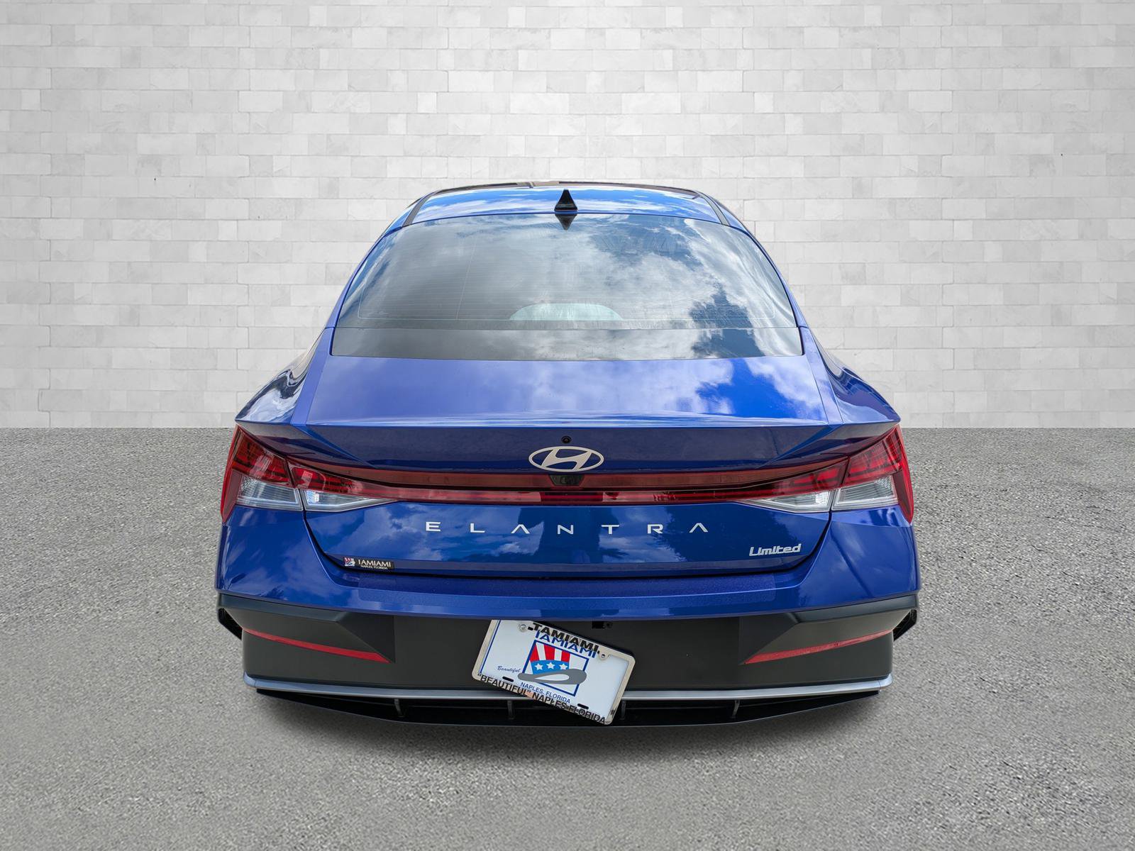 2025 Hyundai Elantra Limited photo 3