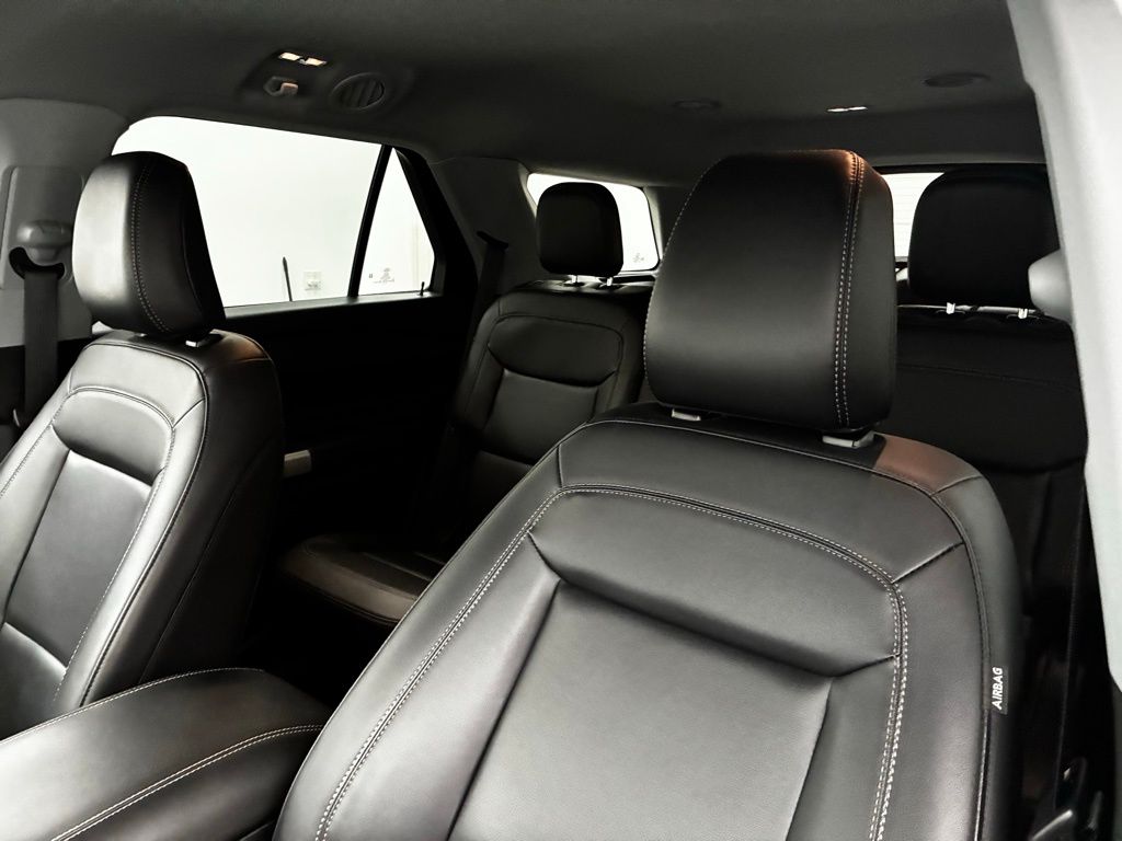 2023 Ford Explorer XLT photo 22
