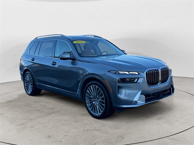 2025 BMW X7 40i's photo