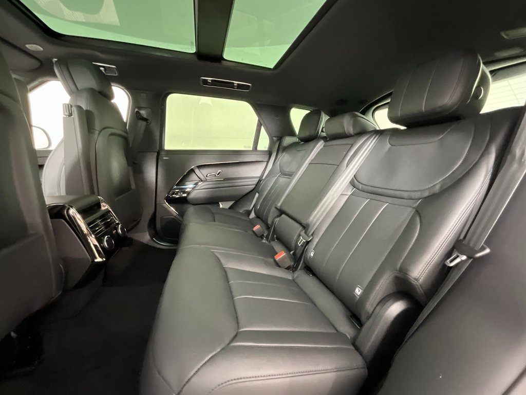 2025 Land Rover Range Rover Sport SE photo 4