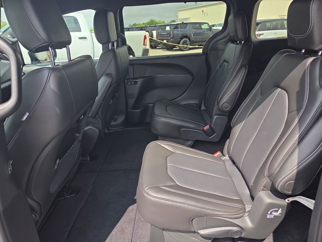 2026 Chrysler Pacifica photo 28