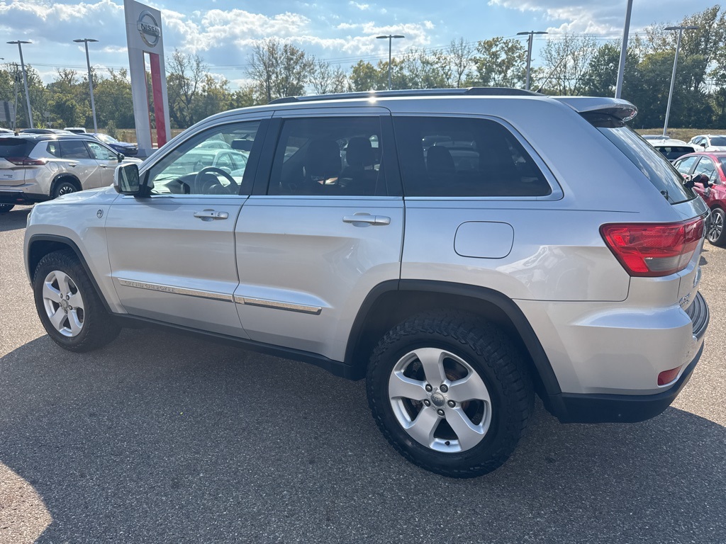 2012 Jeep Grand Cherokee Laredo photo 2