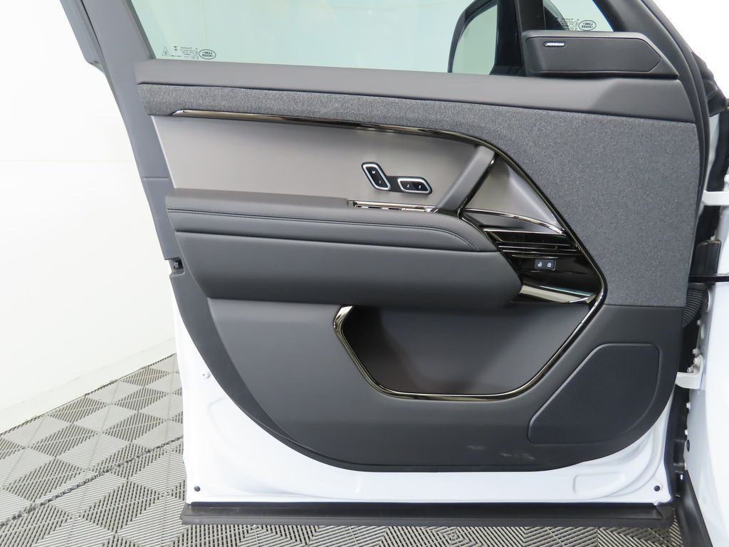 2025 Land Rover Range Rover Sport SE photo 23