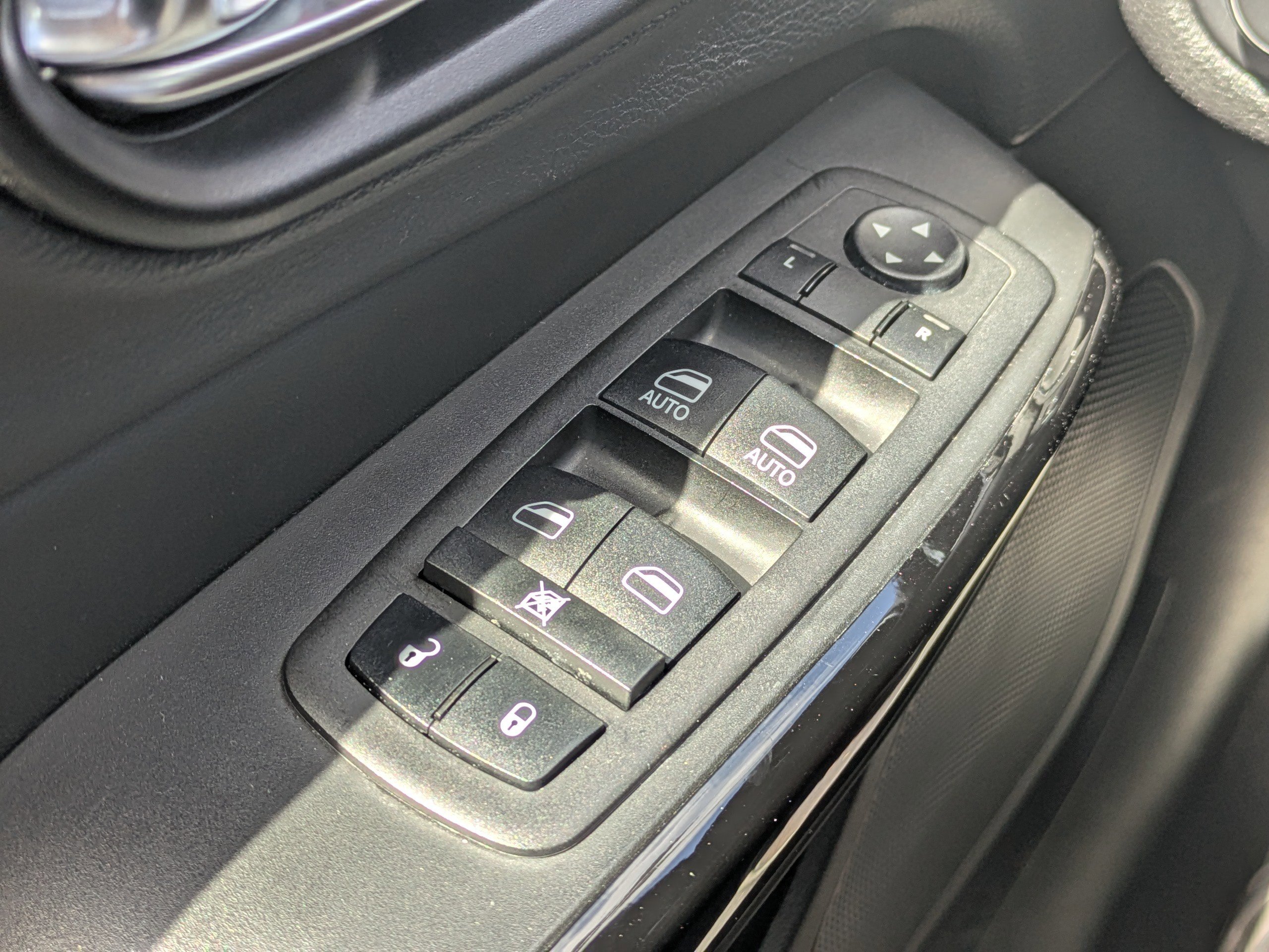 2023 Jeep Cherokee Altitude Lux photo 25