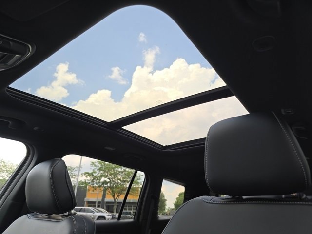 2025 Jeep Grand Cherokee Limited photo 3