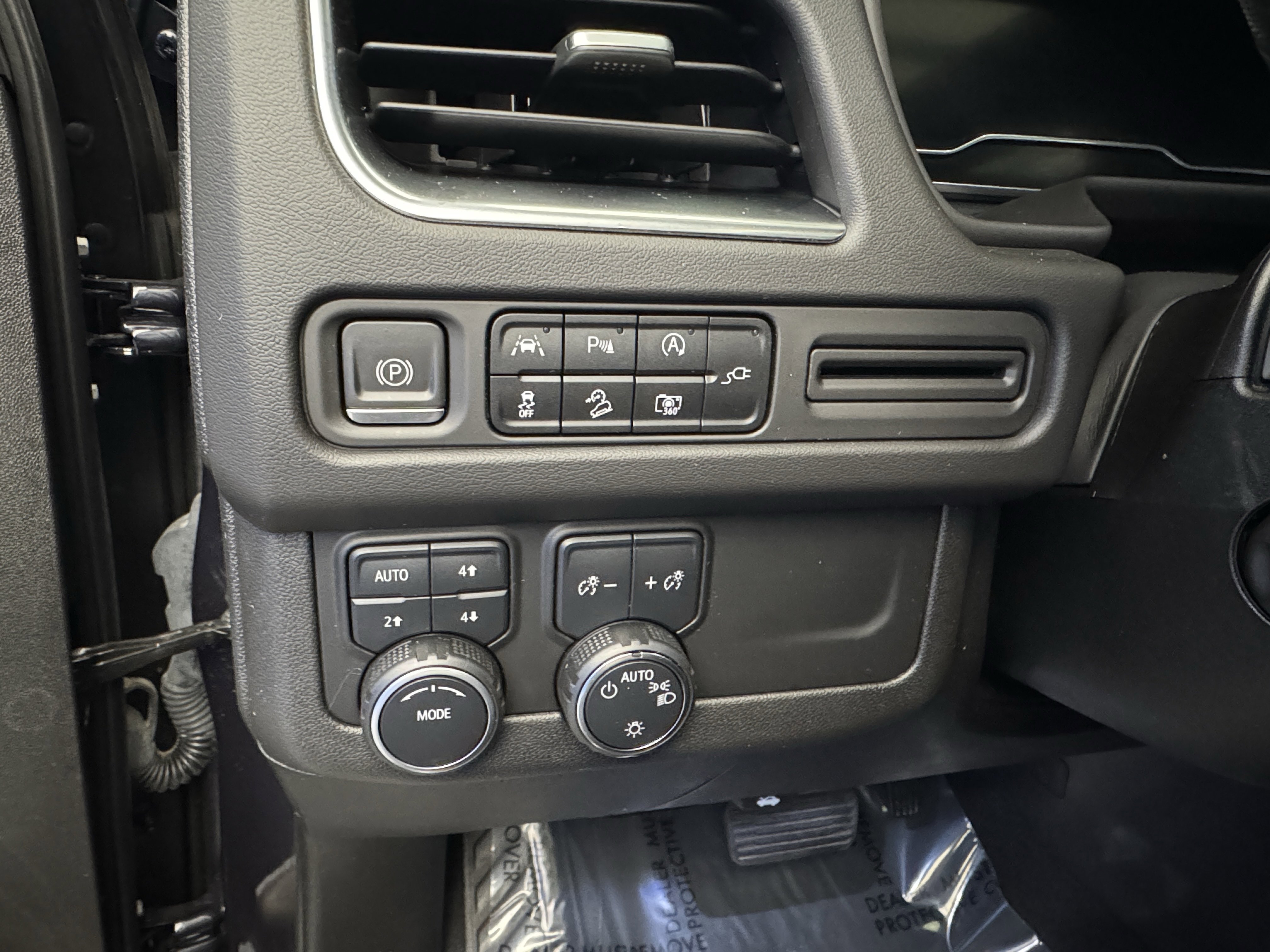 2022 Chevrolet Tahoe Z71 photo 3