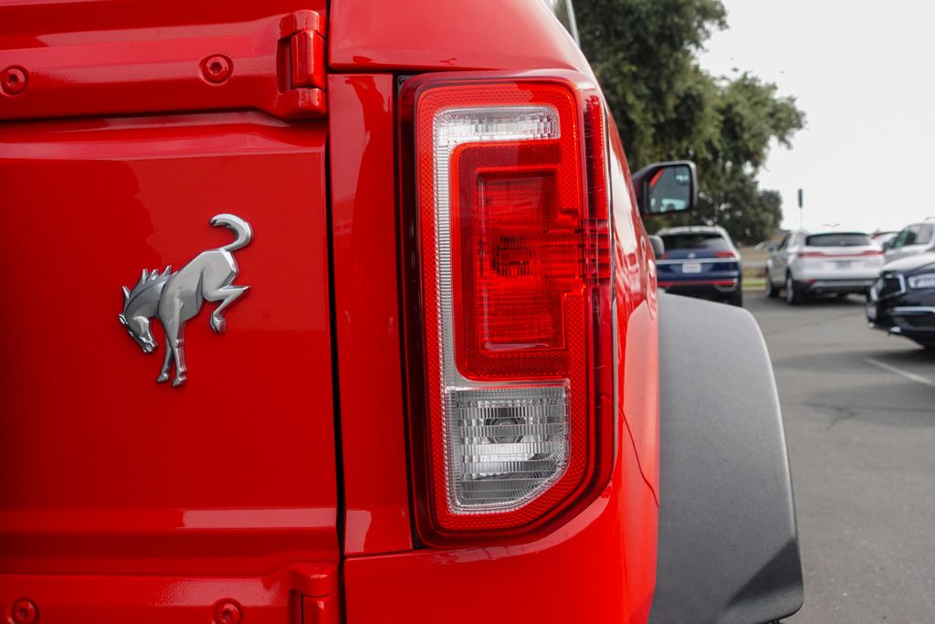 2023 Ford Bronco Base photo 6