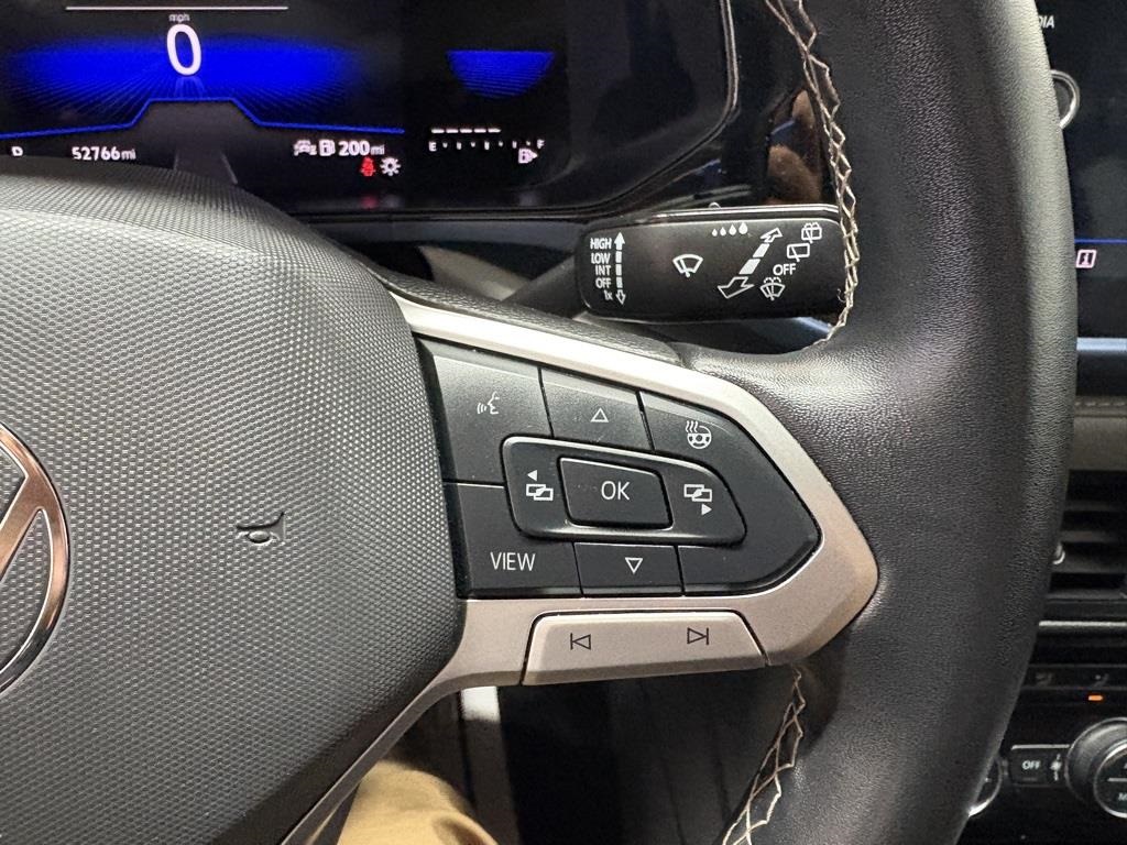 2024 Volkswagen Taos SE photo 16