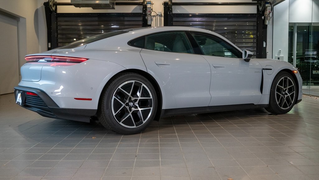 2025 Porsche Taycan photo 4