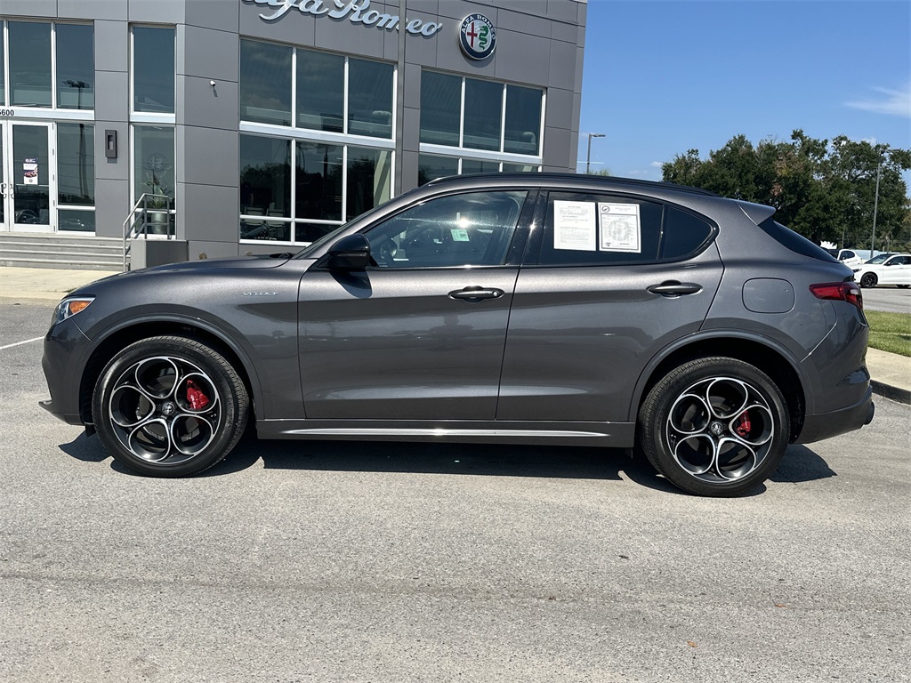 2023 Alfa Romeo Stelvio Ti photo 4