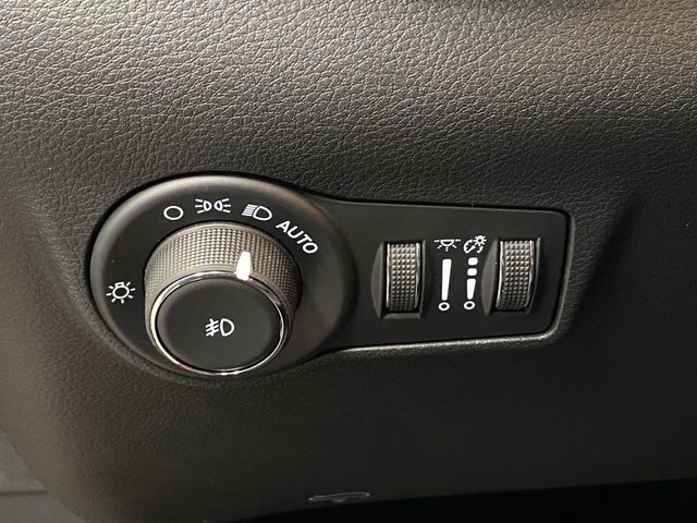 2025 Jeep Compass Latitude Altitude Special Edition photo 23