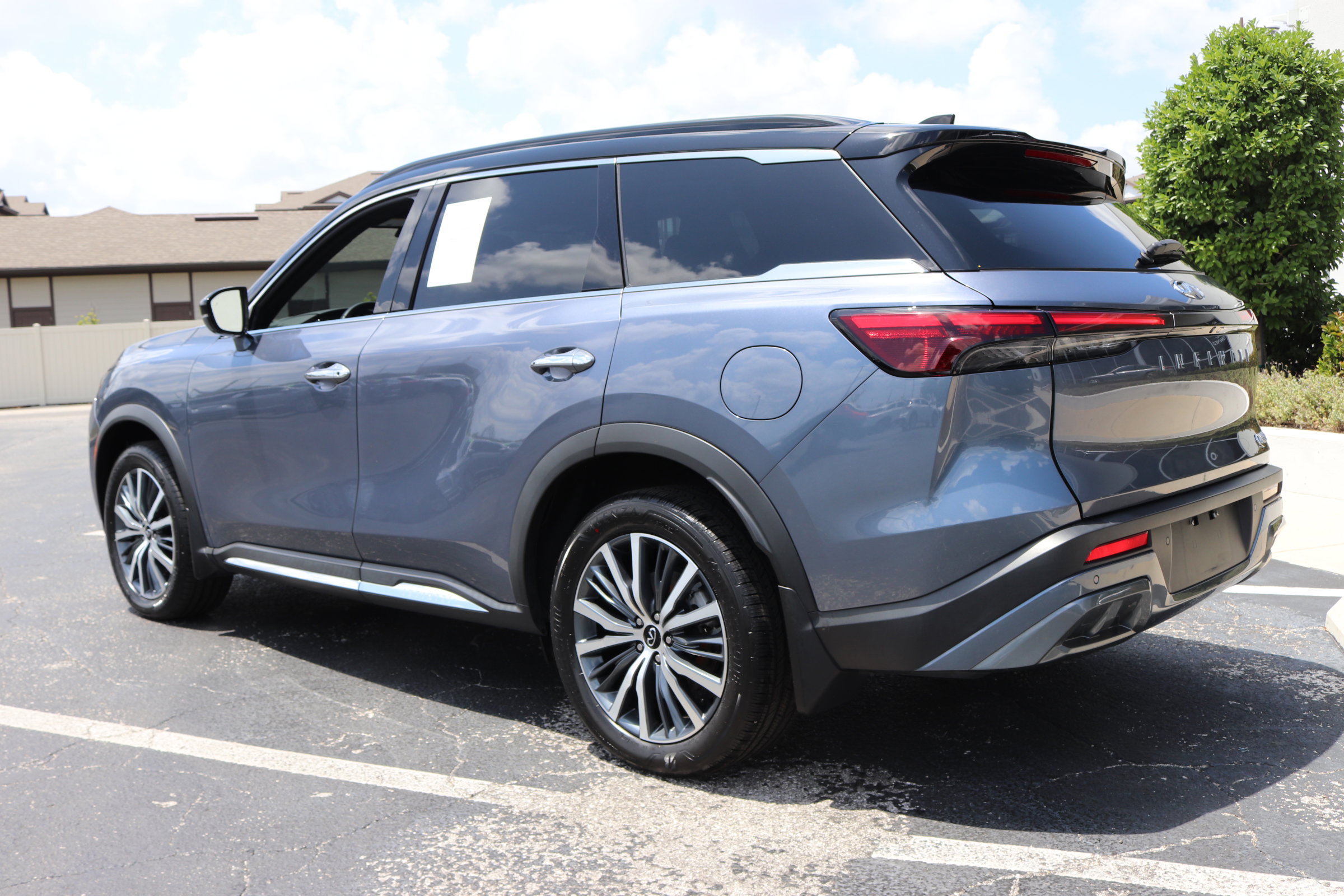 2023 Infiniti QX60 Autograph photo 2