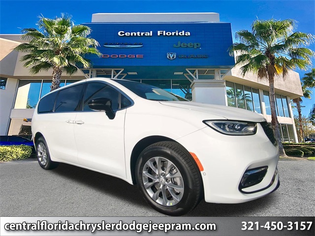 2026 Chrysler Pacifica Limited's photo