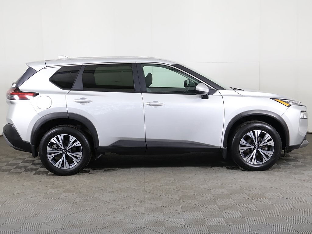 2022 Nissan Rogue SV photo 14