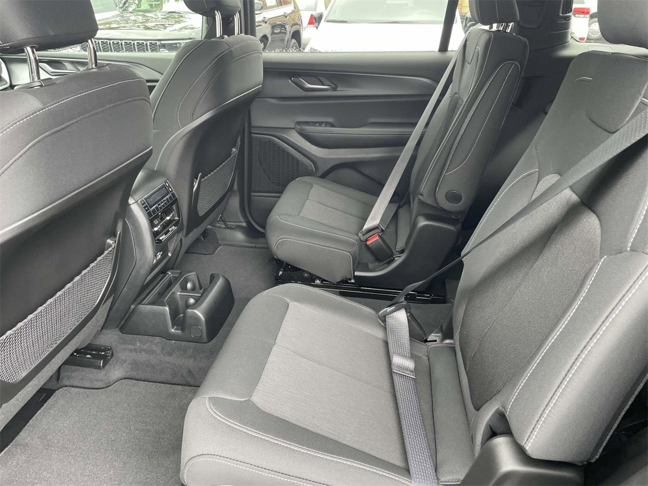 2025 Jeep Grand Cherokee Laredo X photo 22