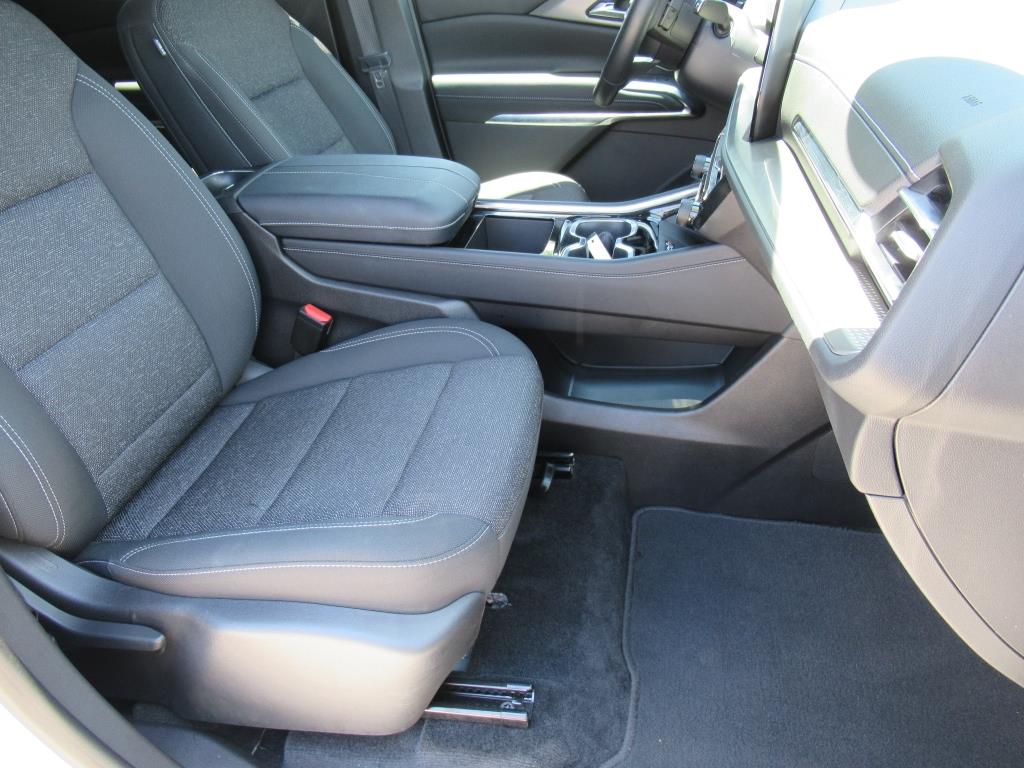 2025 Chevrolet Traverse photo 8