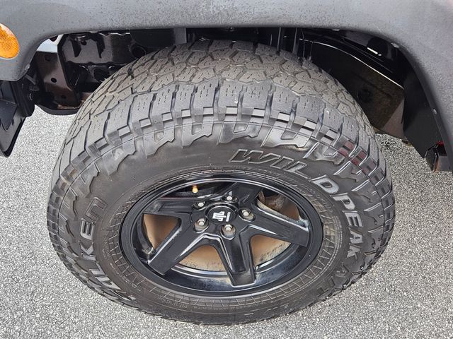 2014 Jeep Wrangler Unlimited Rubicon X photo 19