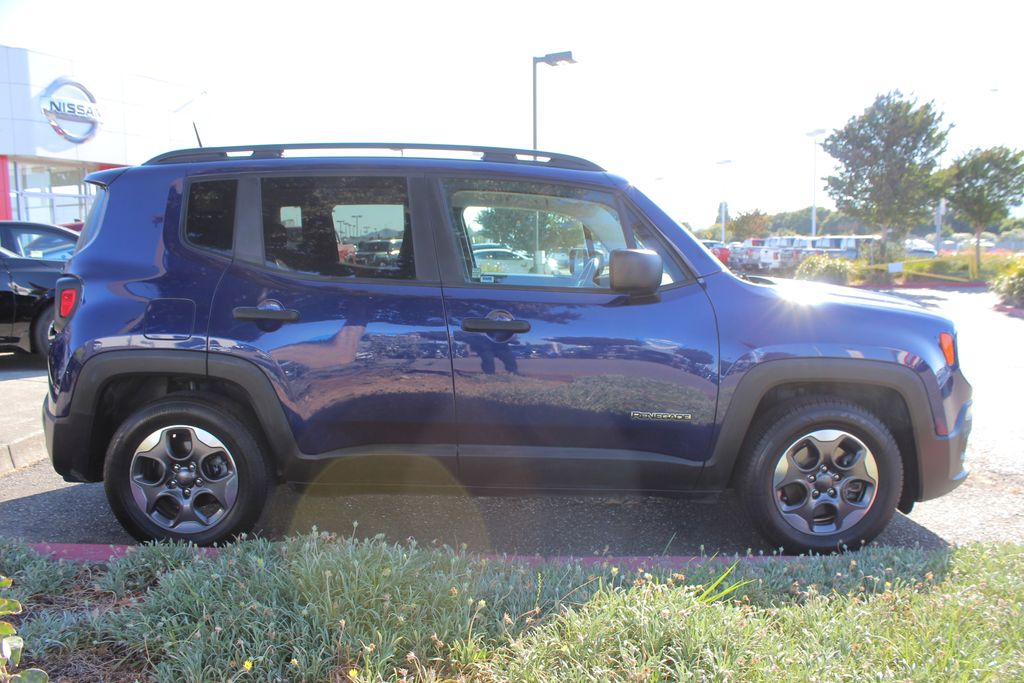 2017 Jeep Renegade Sport photo 4