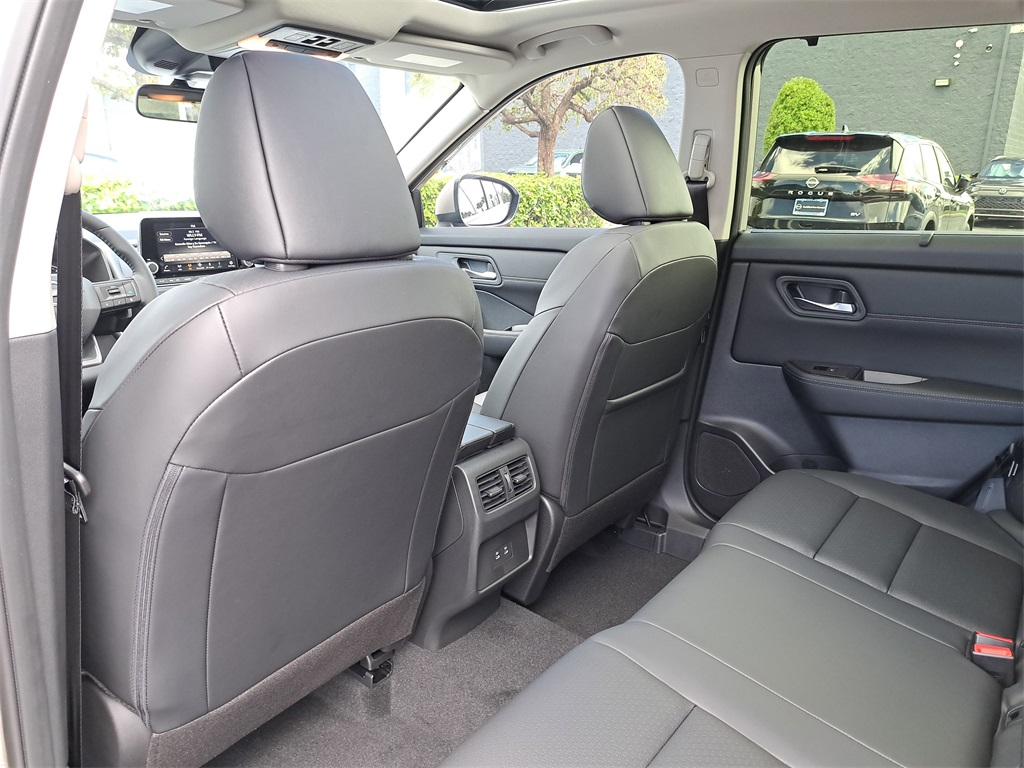 2026 Nissan Rogue SV photo 11