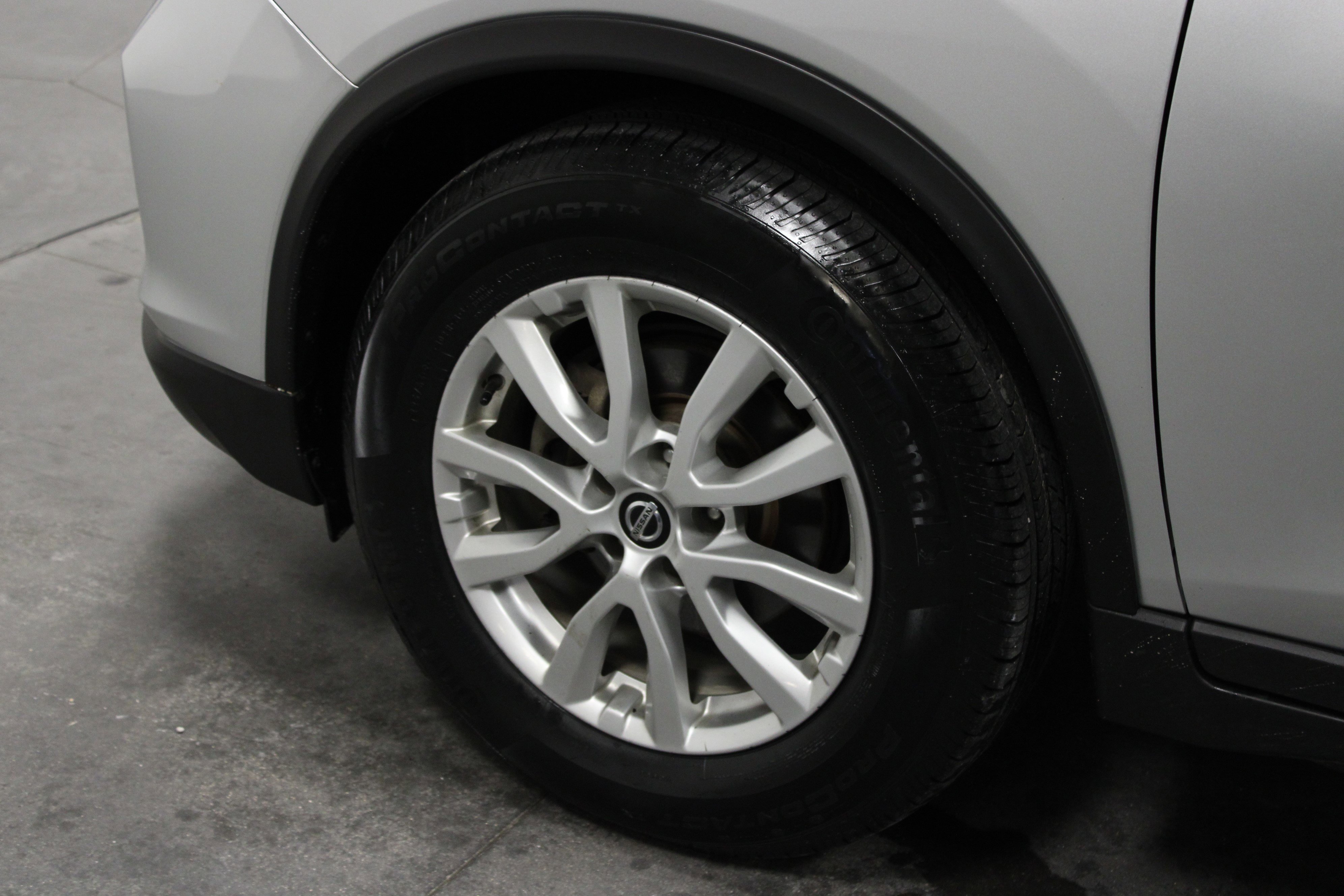 2020 Nissan Rogue SV photo 9