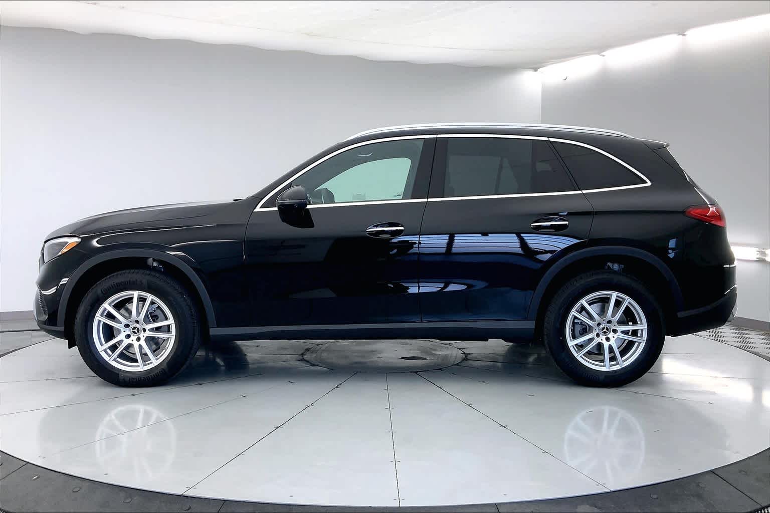2025 Mercedes Benz GLC 300 4MATIC photo 3