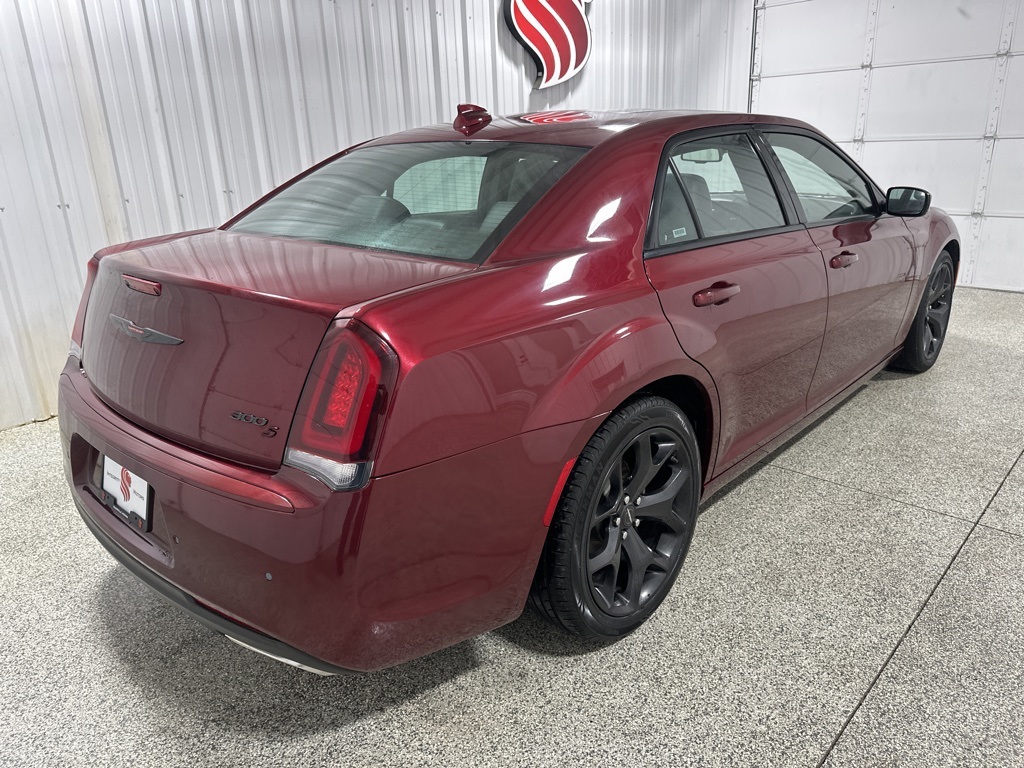 2022 Chrysler 300 S photo 10