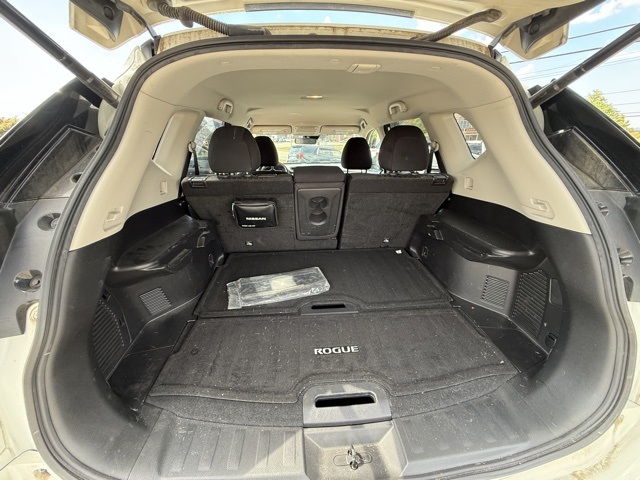 2020 Nissan Rogue SV photo 22